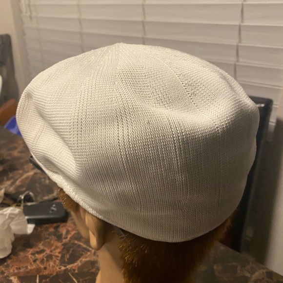 Bee Hat Nen’s White Nylon Knit Newsboy Cabbie Hat Size Small - Picture 4 of 10